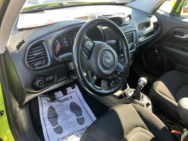 Used 2017 Jeep Renegade Altitude AWD/4WD image 13