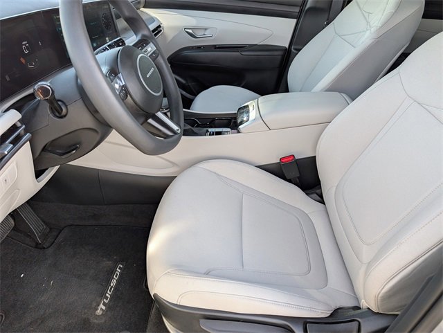 Used 2025 Hyundai Tucson SE image 15