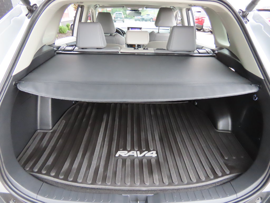Used 2024 Toyota RAV4 XLE Premium AWD/4WD image 27