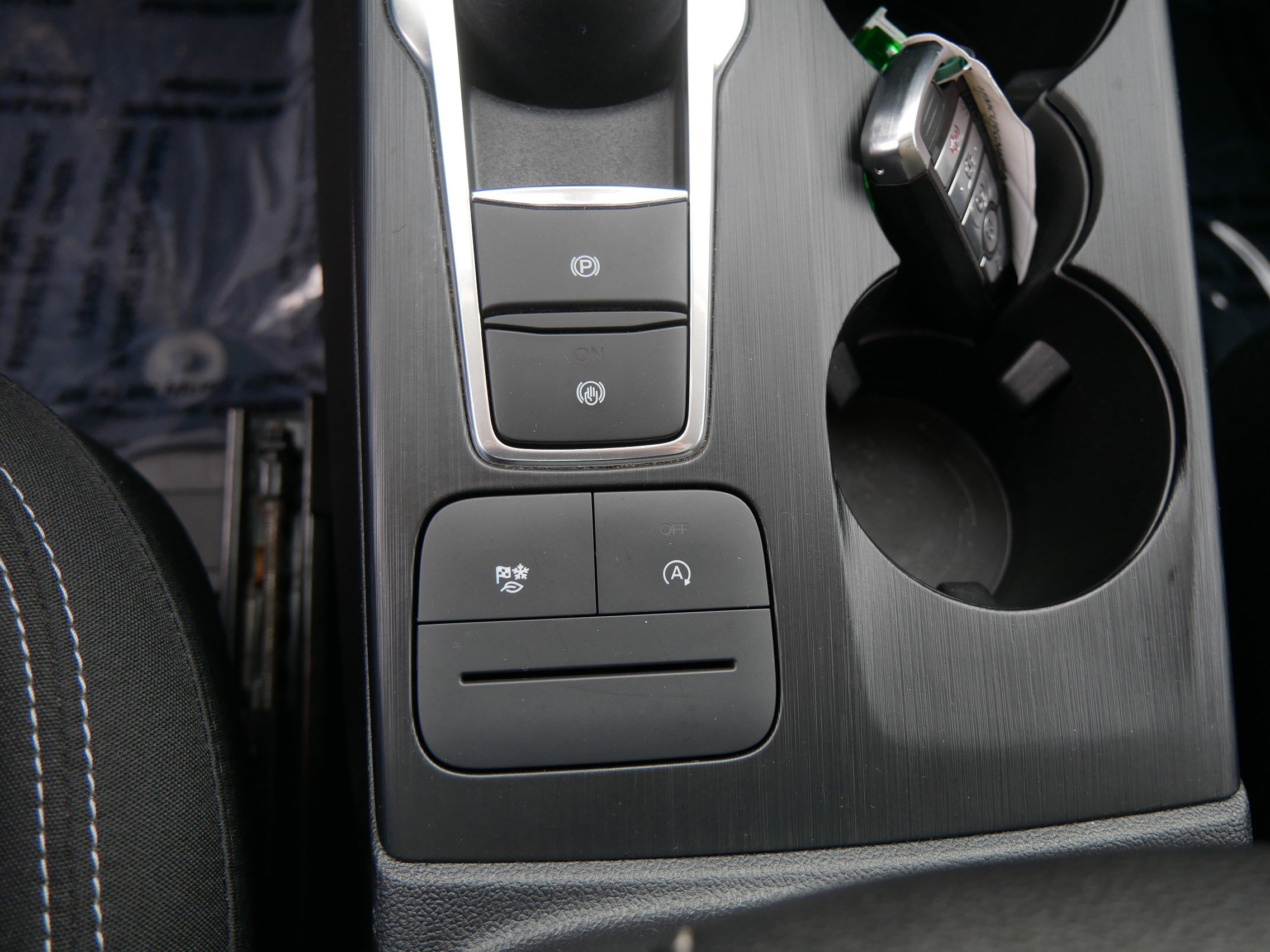 Certified 2023 Ford Escape Active AWD/4WD image 32