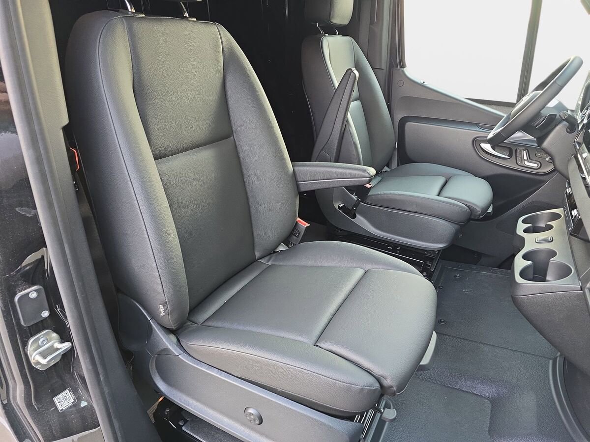 New 2025 Mercedes-Benz Sprinter 2500 image 10