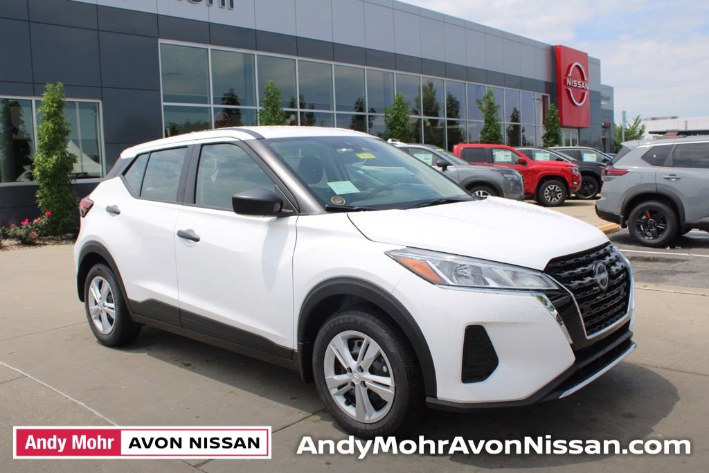 New 2025 Nissan Kicks Play S