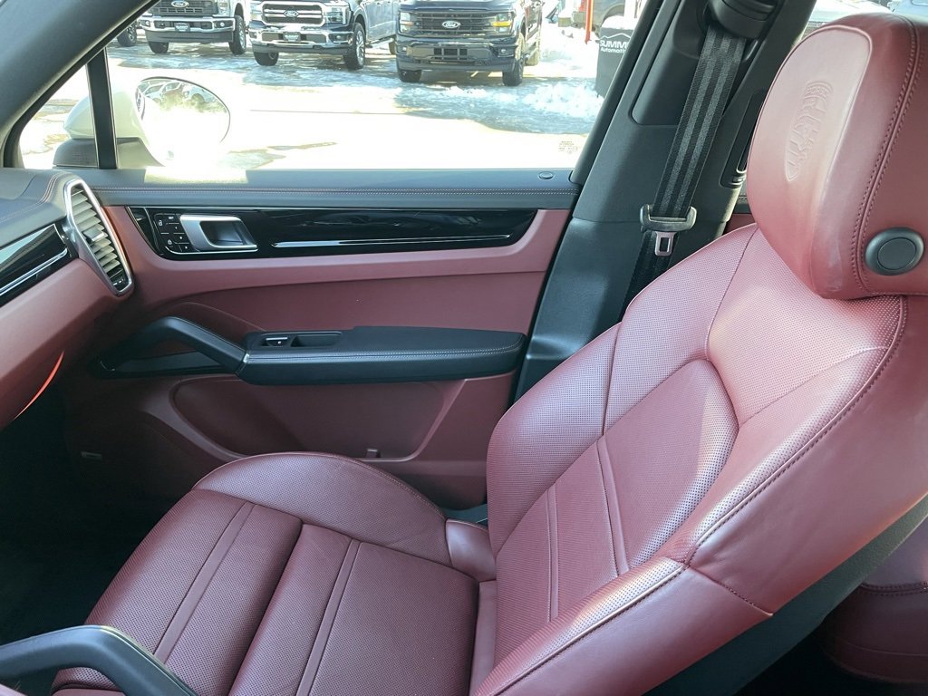 Used 2021 Porsche Cayenne Base image 25