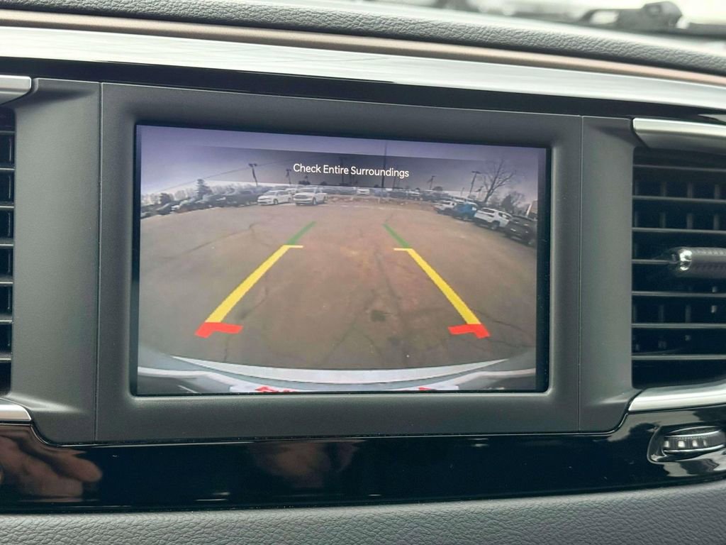 Used 2023 Chrysler Voyager LX image 20