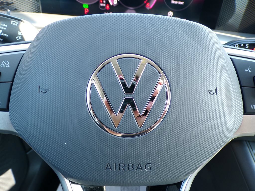 Used 2026 Volkswagen Tiguan SE AWD/4WD image 31