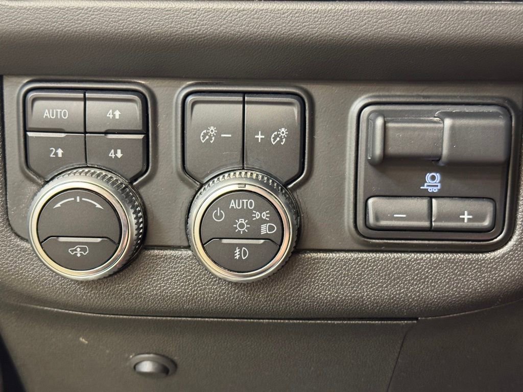 Used 2021 GMC Yukon AT4 w/ AT4 Premium Plus Package AWD/4WD image 43
