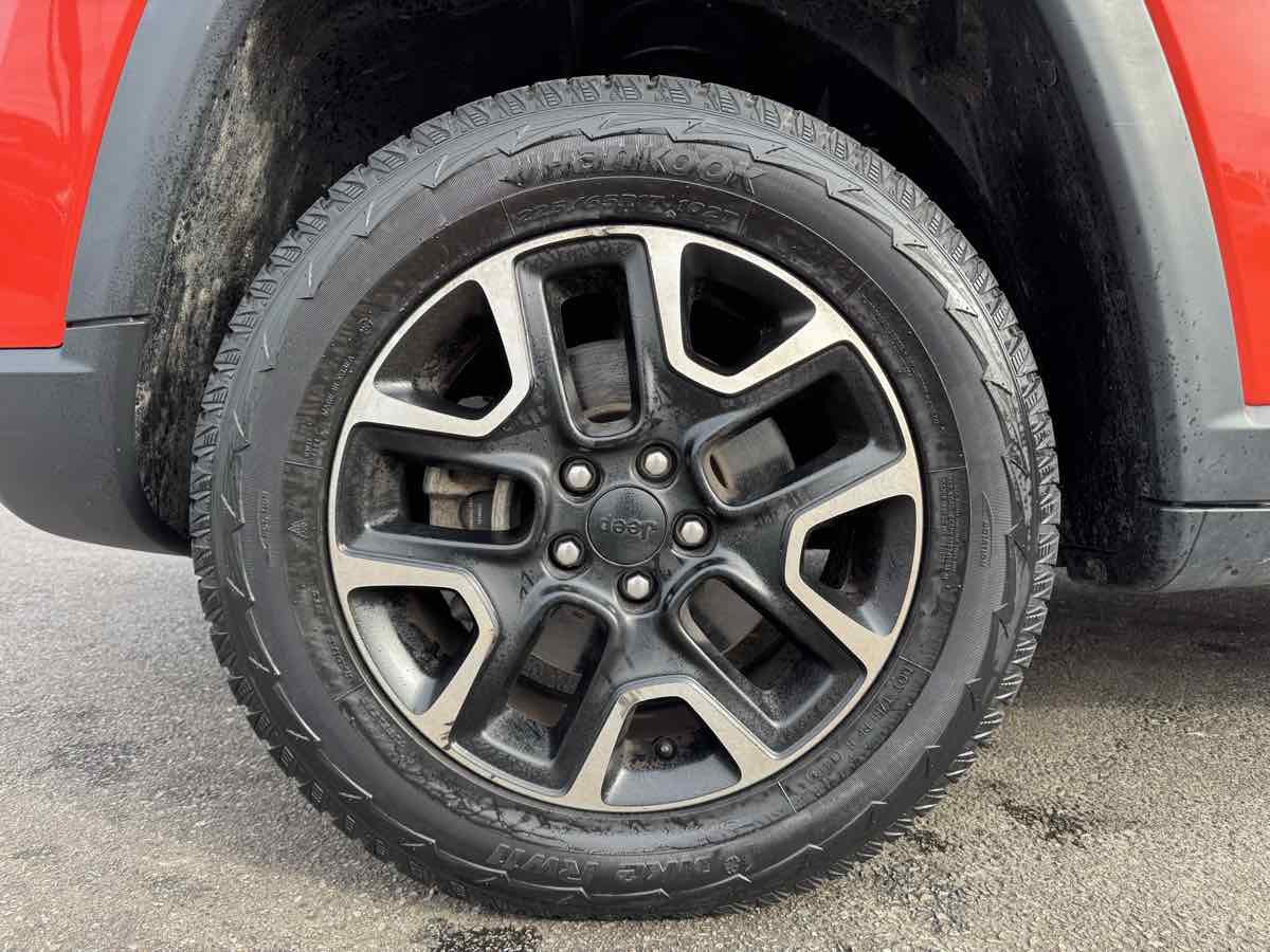 Used 2019 Jeep Compass Trailhawk w/ Cold Weather Group image 9