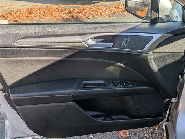 Used 2019 Ford Fusion SE image 12