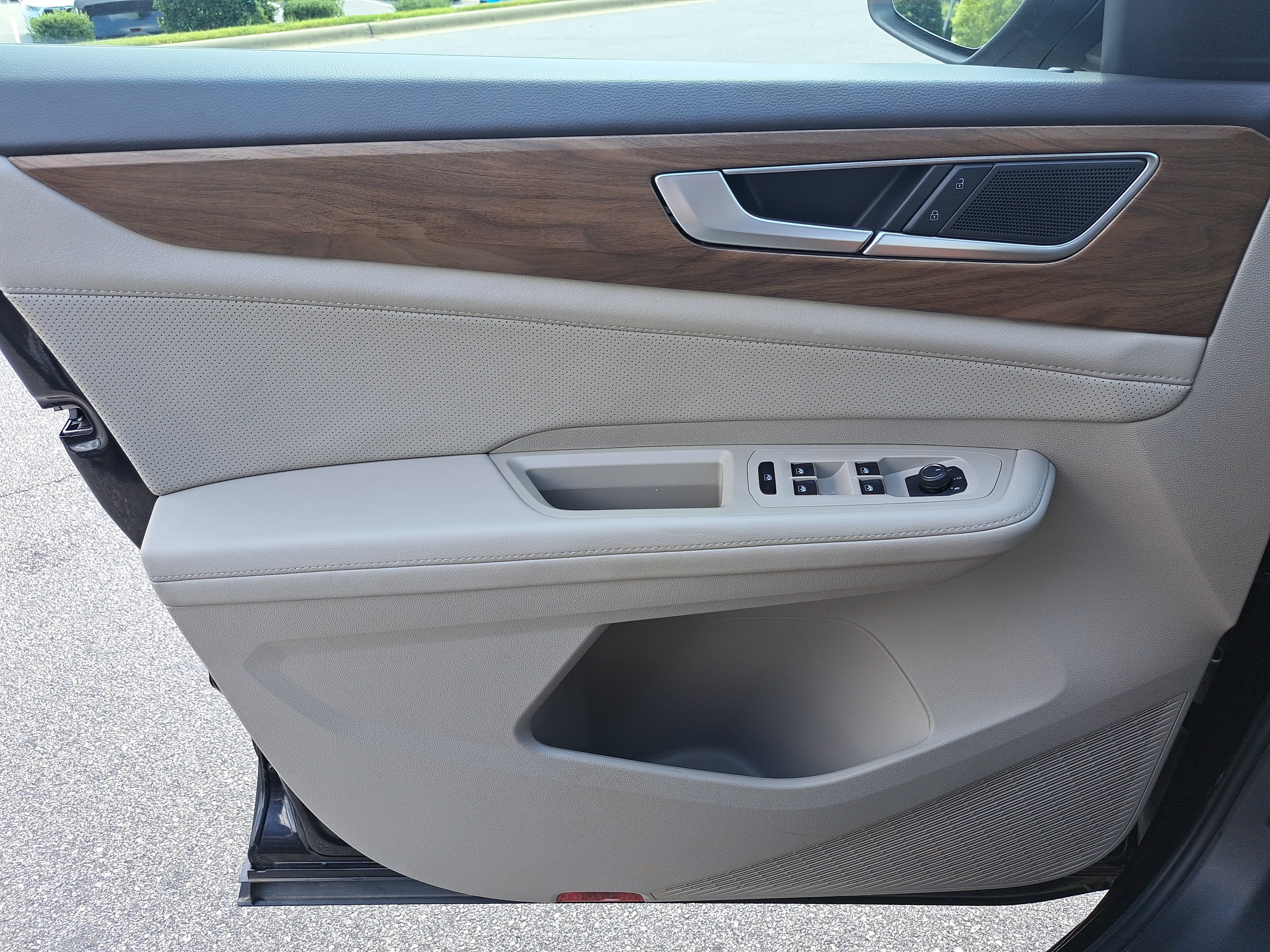 Certified 2025 Volkswagen Atlas SE FWD image 27