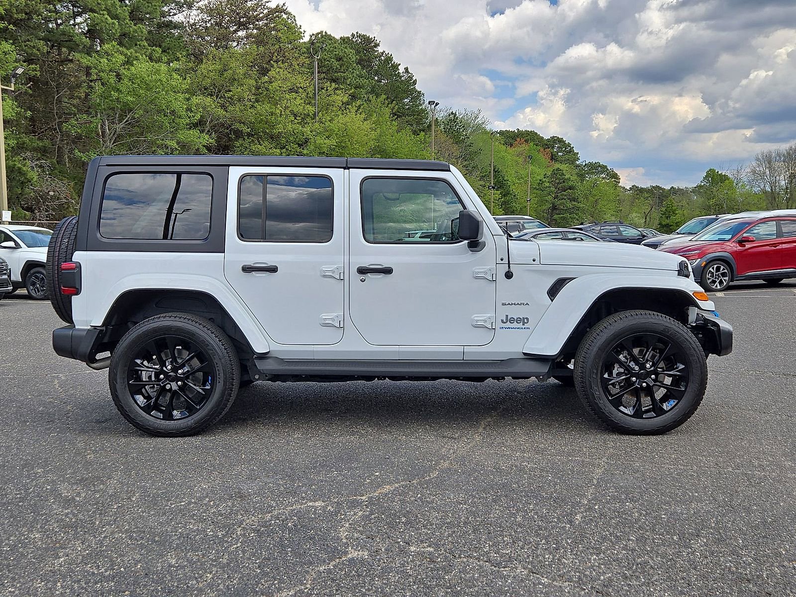 Used 2023 Jeep Wrangler Unlimited Sahara w/ Dual Top Group AWD/4WD image 31