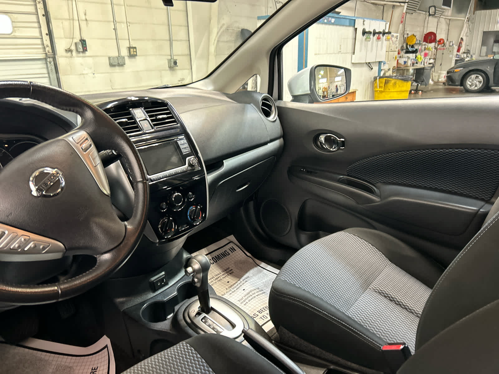 Used 2017 Nissan Versa Note SV FWD image 4