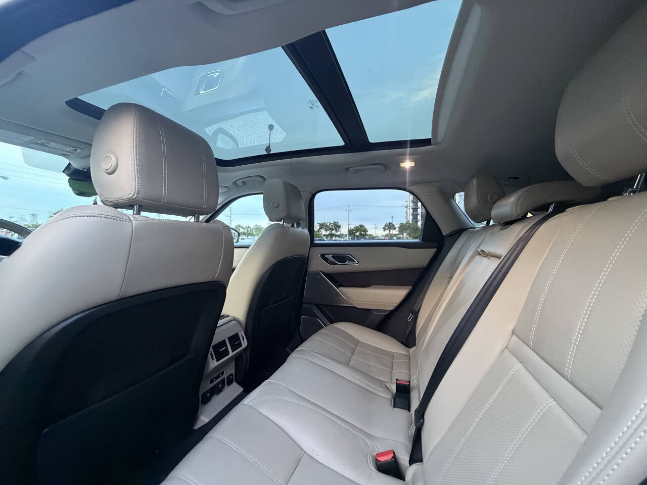 Used 2018 Land Rover Range Rover Velar R-Dynamic SE AWD/4WD image 27