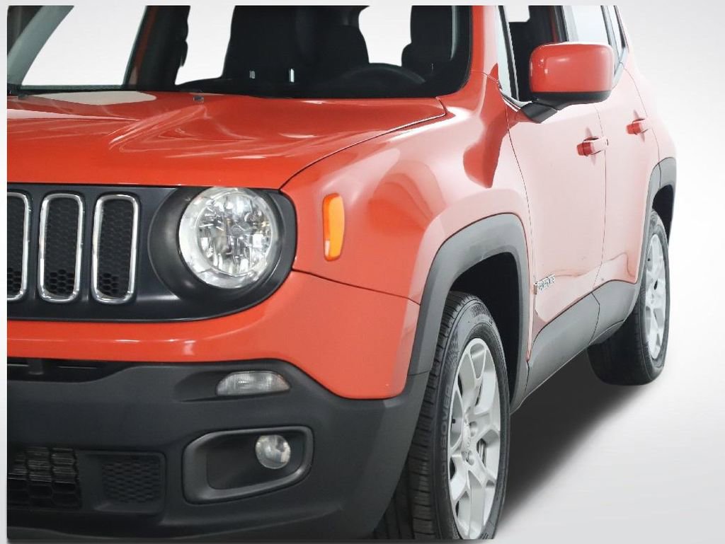 Used 2018 Jeep Renegade Latitude FWD image 4