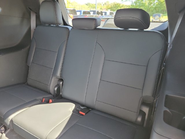 Used 2025 Buick Enclave Preferred FWD image 12
