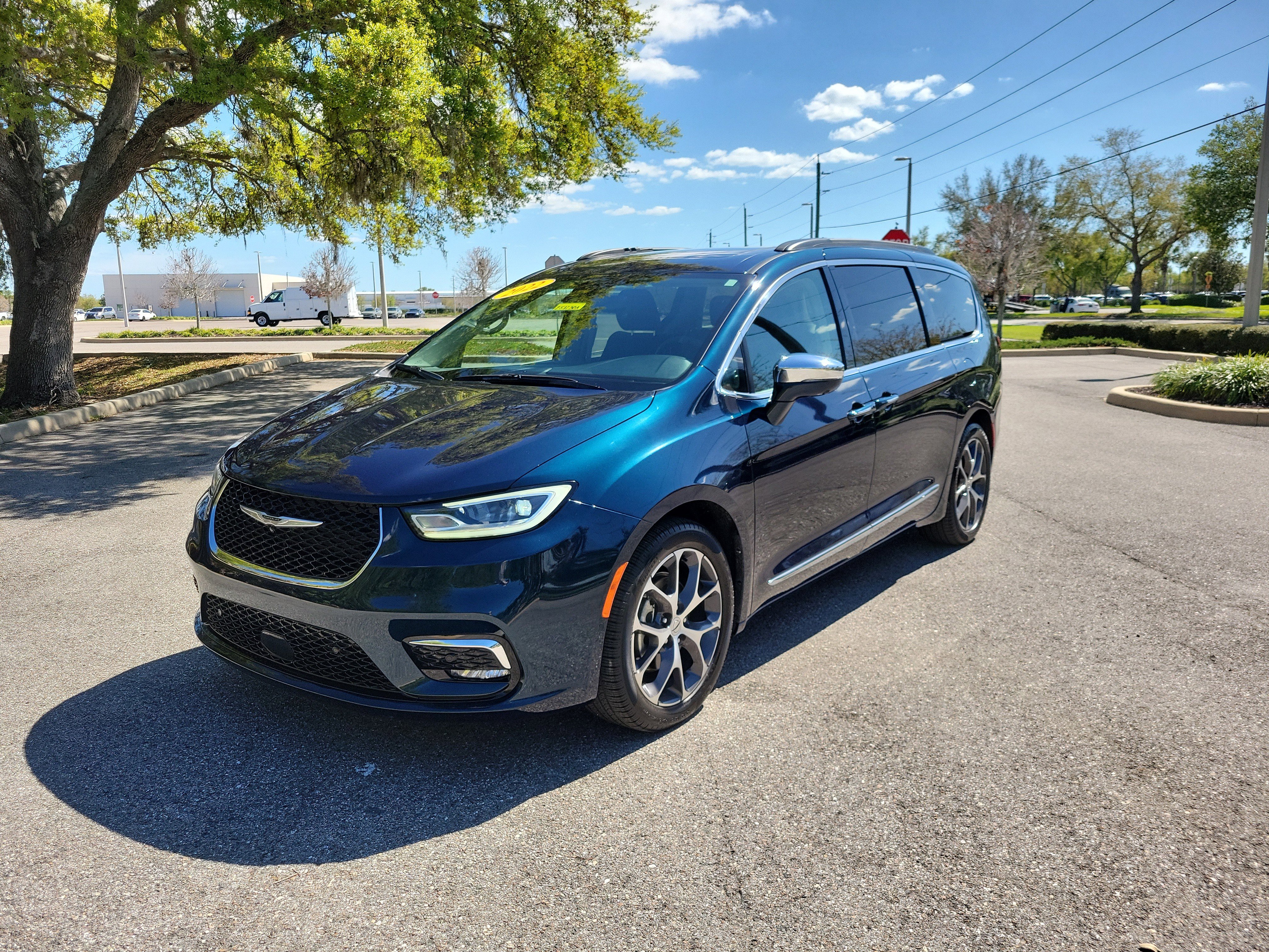 Used 2022 Chrysler Pacifica Limited image 8