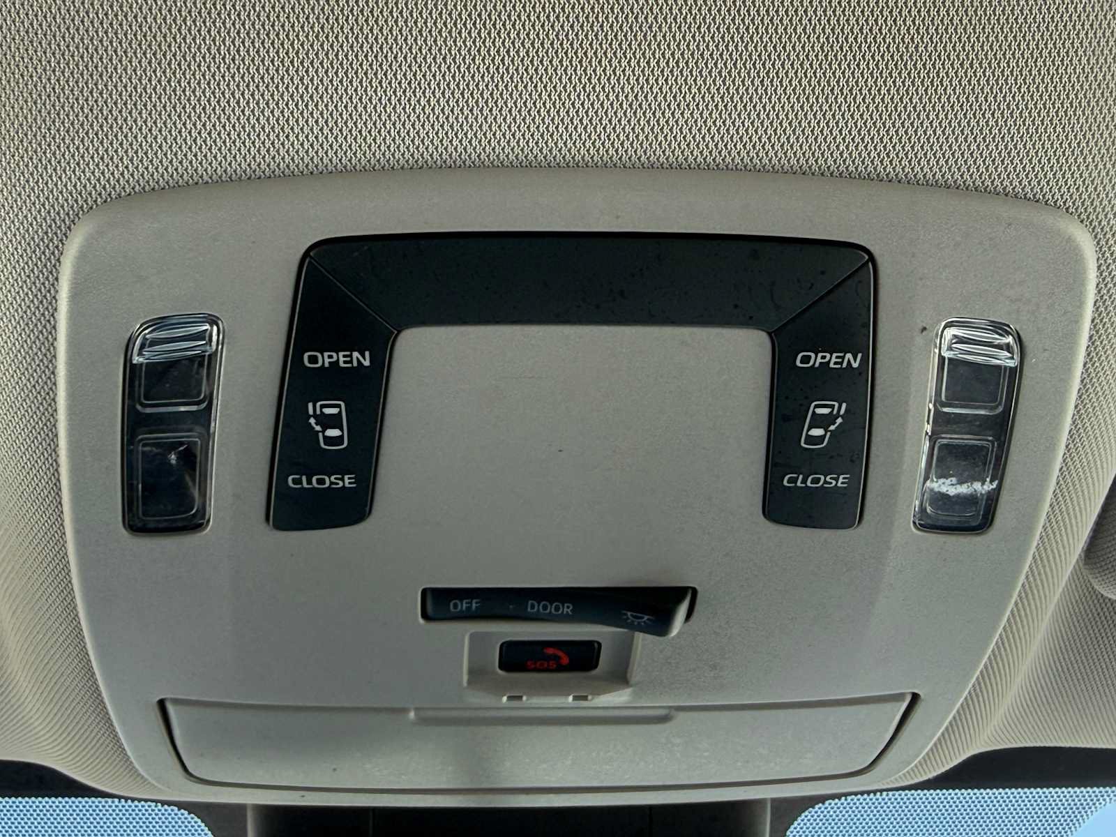 Certified 2022 Toyota Sienna LE FWD image 33