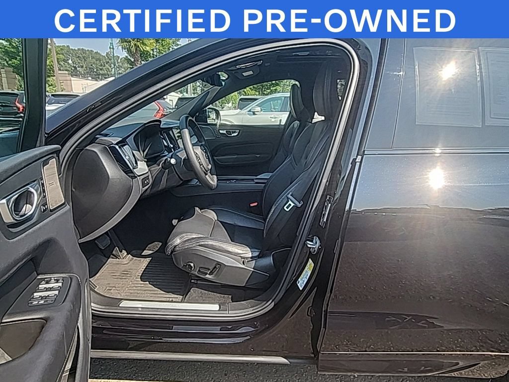 Certified 2024 Volvo XC60 T8 Ultimate w/ Protection Package Premier AWD/4WD image 4