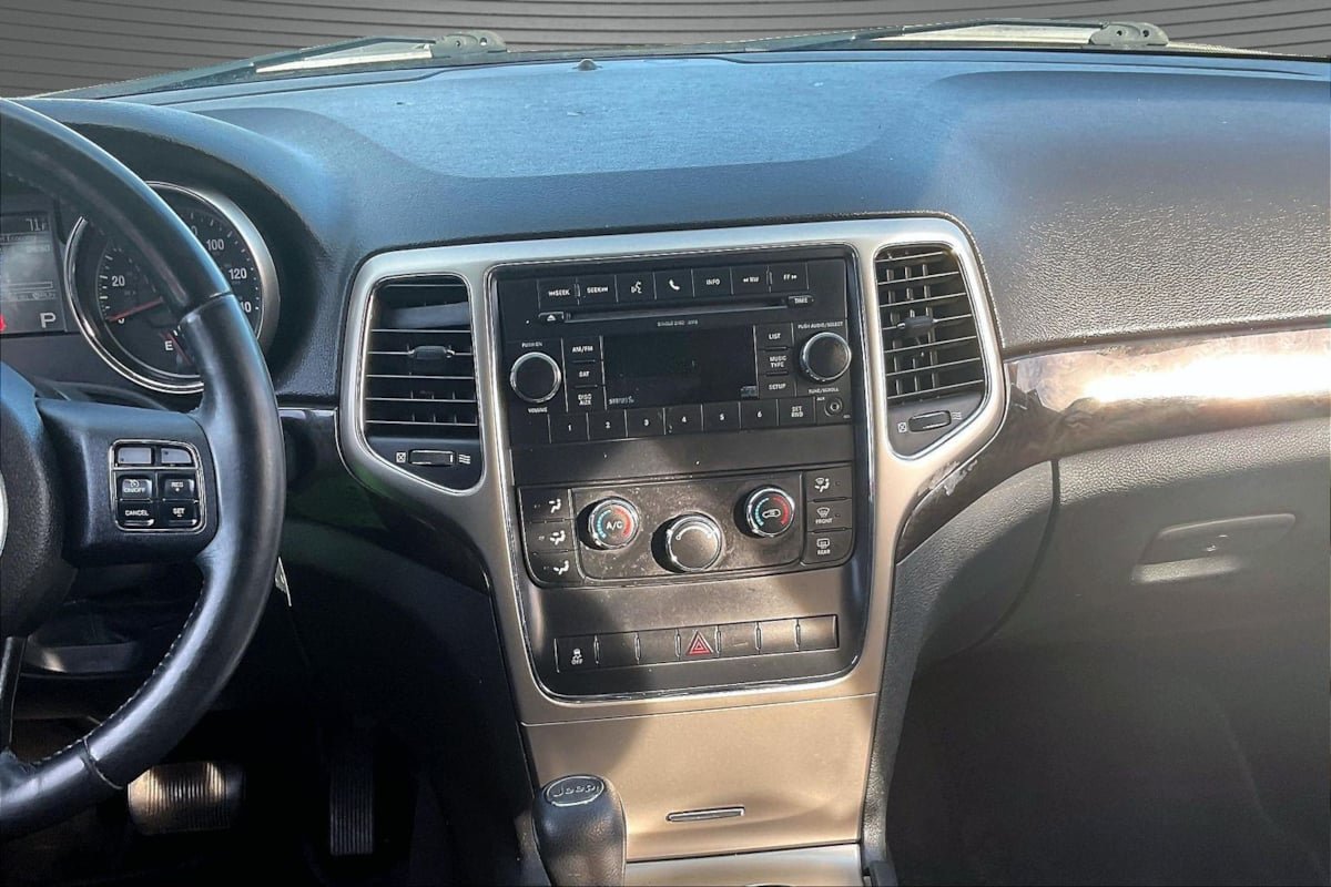 Used 2011 Jeep Grand Cherokee Laredo AWD/4WD image 9