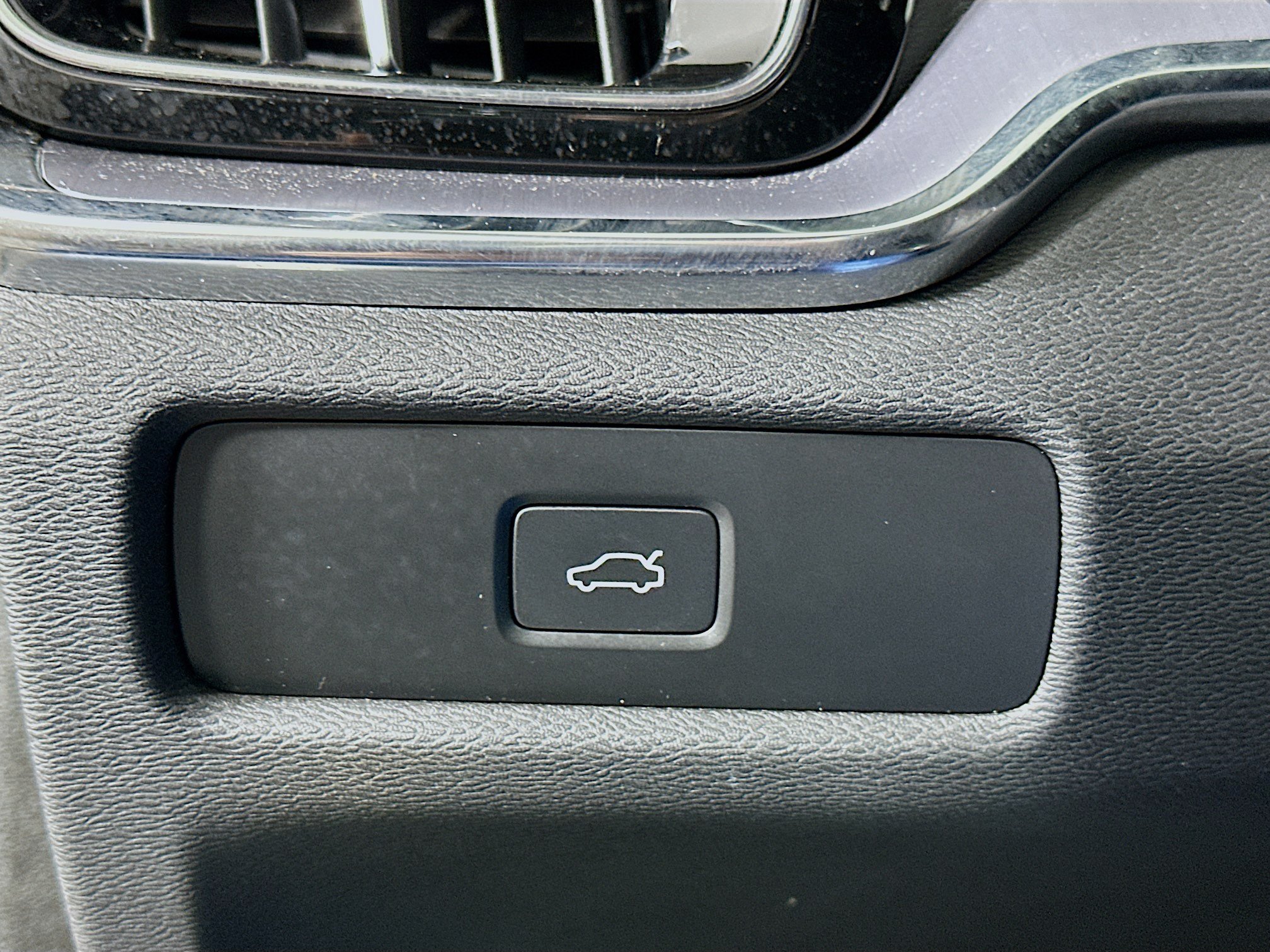 Used 2024 Volvo S60 B5 Core FWD image 17