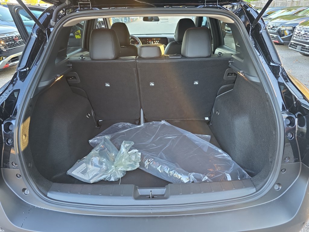 New 2027 Nissan Kicks SR w/ SR Premium Package FWD image 14
