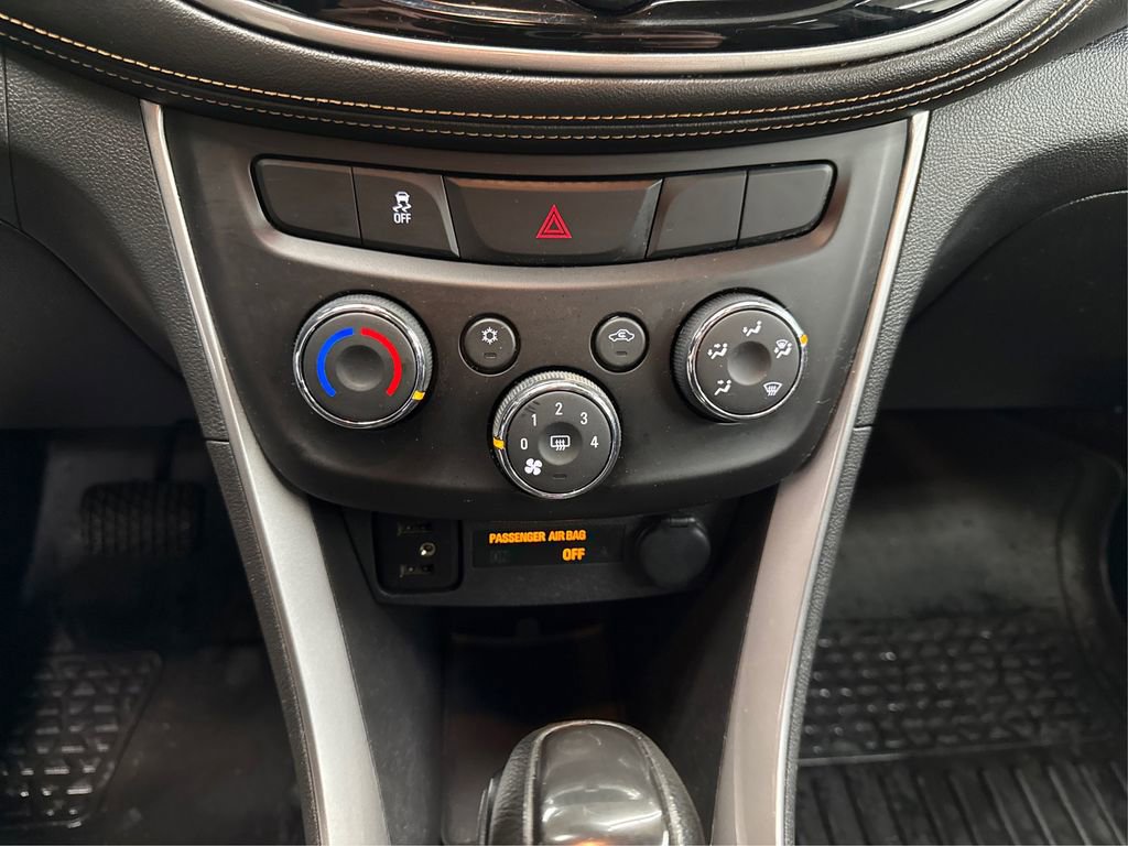 Used 2018 Chevrolet Trax LS AWD/4WD image 30