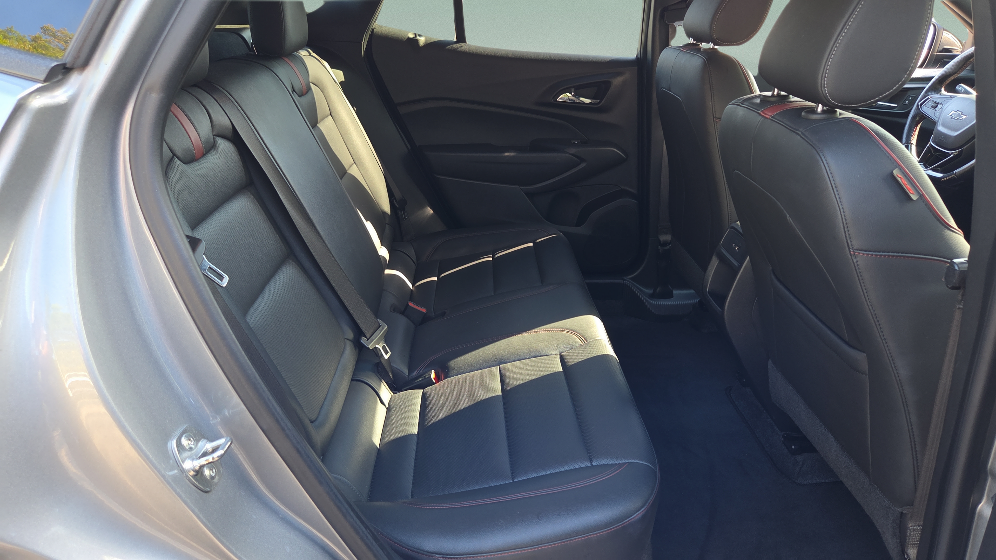 Used 2025 Chevrolet Trax RS FWD image 14