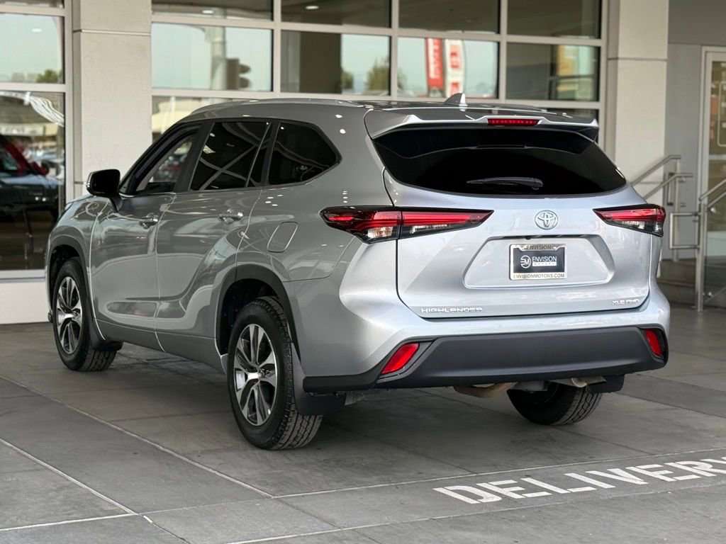 Used 2024 Toyota Highlander XLE AWD/4WD image 10