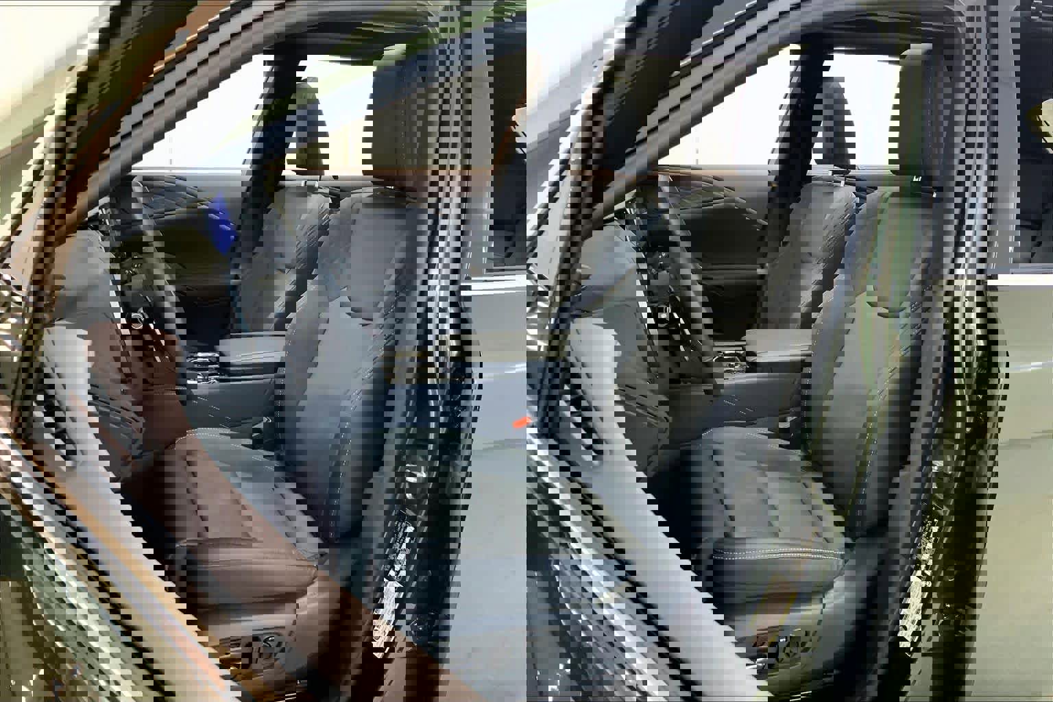 Used 2025 Lexus RX 350 Luxury w/ Convenience Package image 8