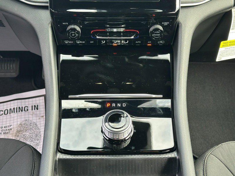 New 2025 Jeep Grand Cherokee Laredo image 8