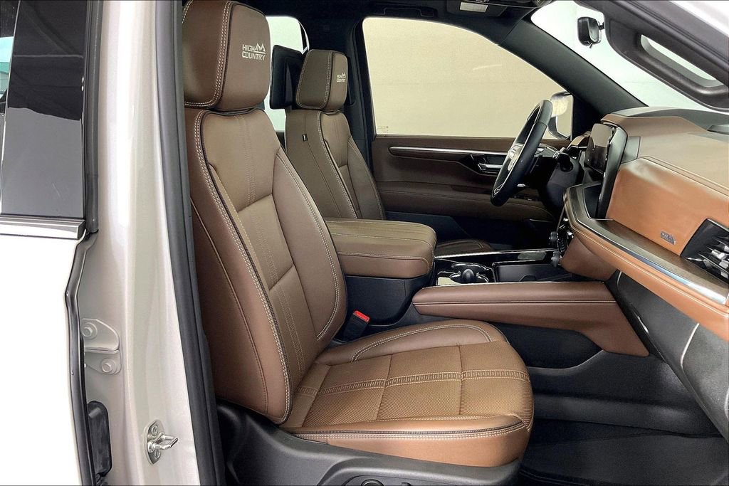 Used 2025 Chevrolet Tahoe High Country AWD/4WD image 9