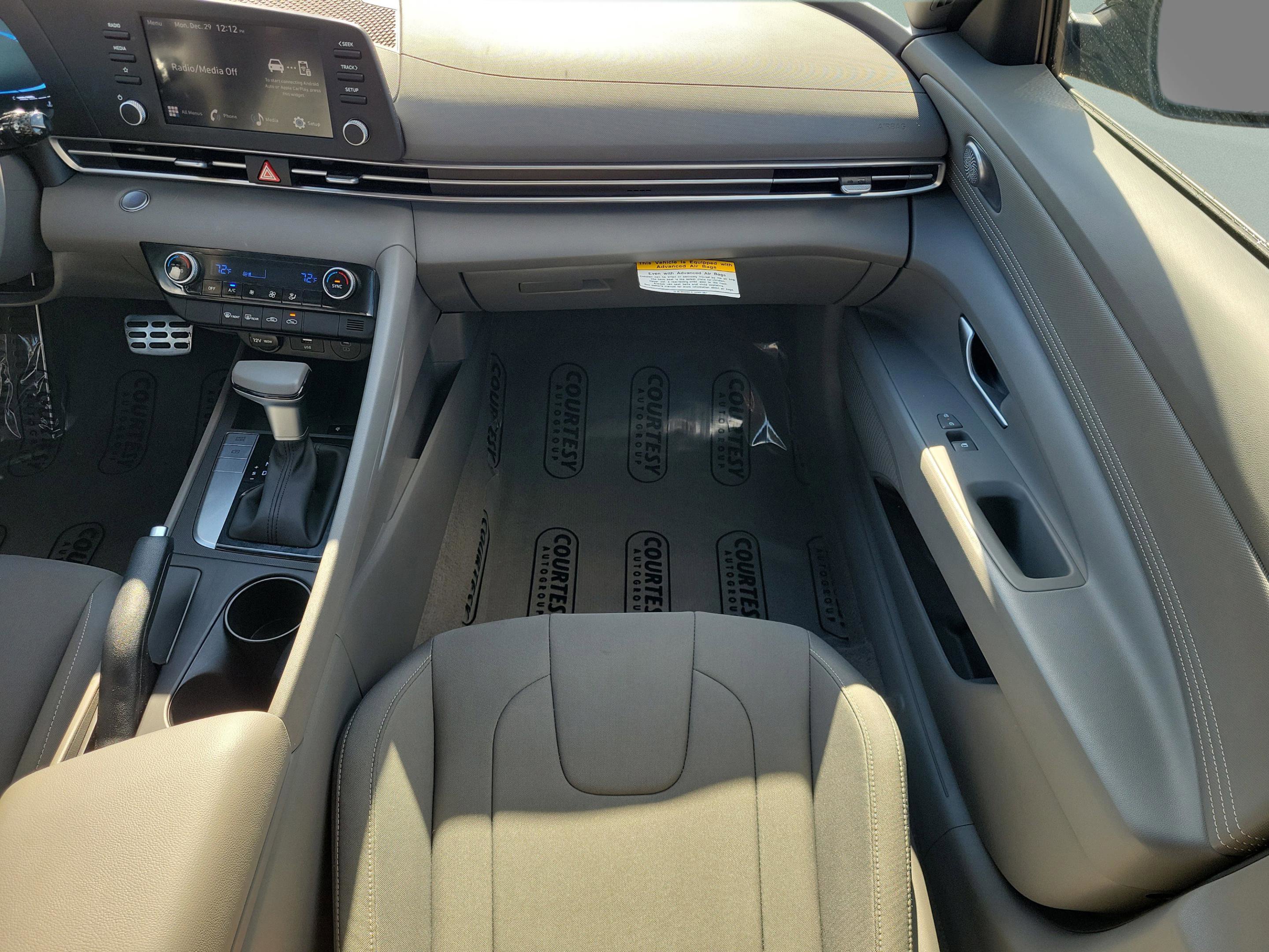 Certified 2025 Hyundai Elantra Sport w/ Cargo Package image 14