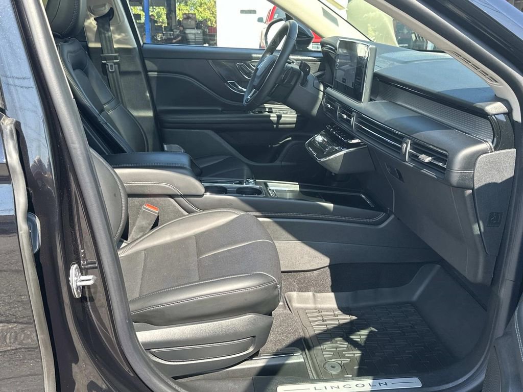 Certified 2024 Lincoln Corsair FWD w/ Equipment Group 101A image 13