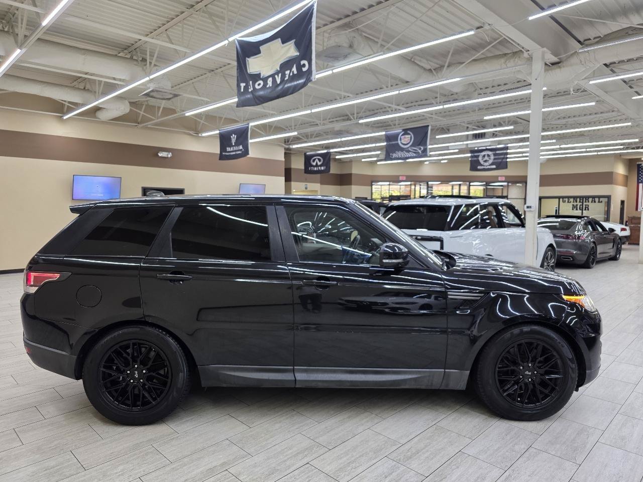 Used 2017 Land Rover Range Rover Sport SE AWD/4WD image 5