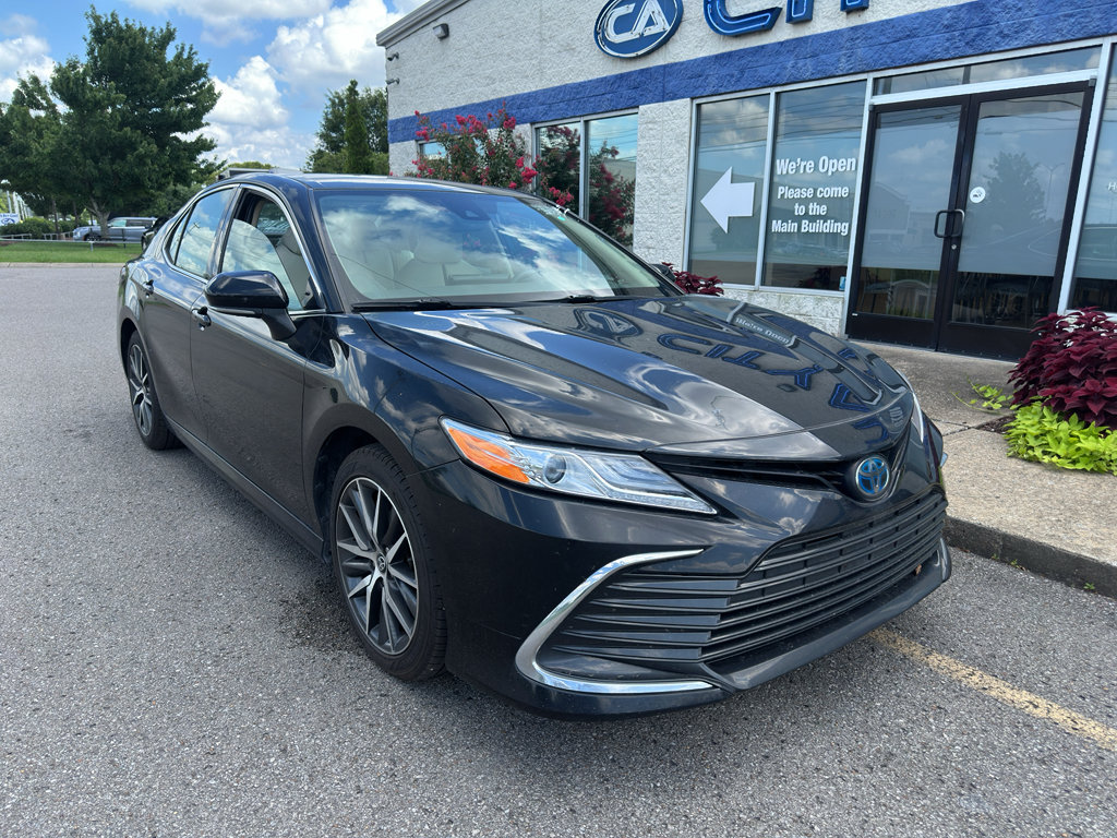 Used 2022 Toyota Camry XLE FWD image 2
