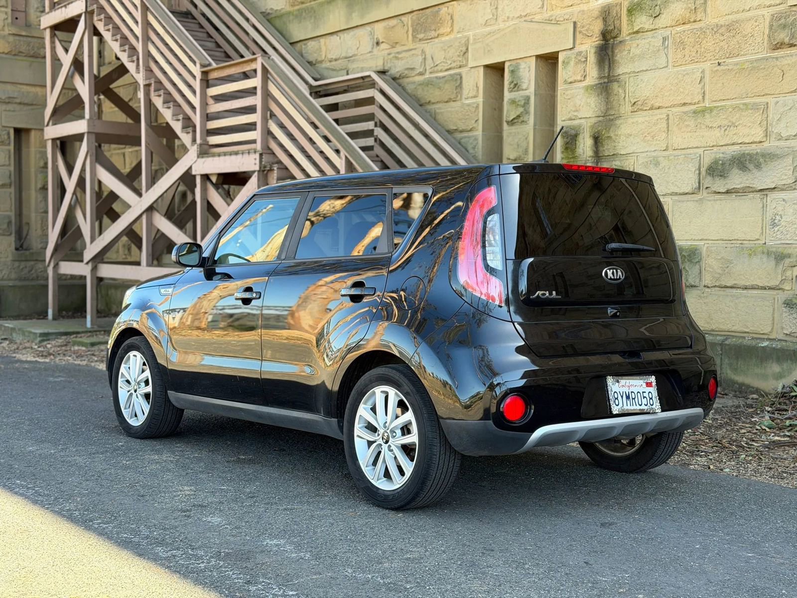 Used 2018 Kia Soul + FWD image 32