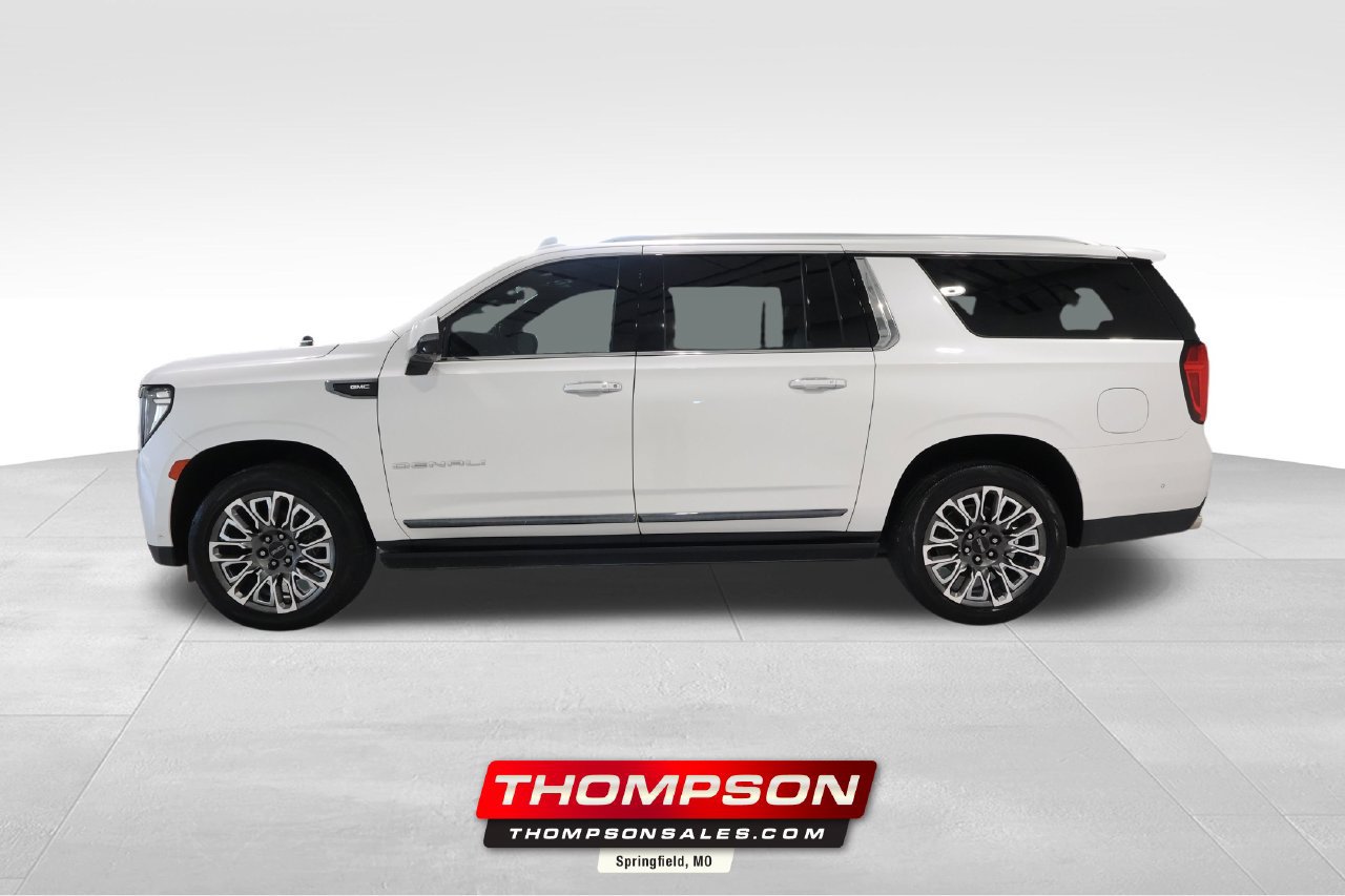 Used 2023 GMC Yukon XL Denali Ultimate AWD/4WD image 1