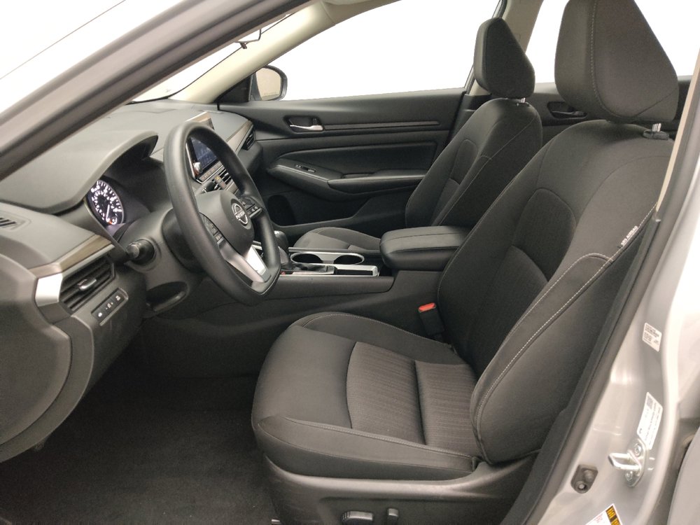 Used 2024 Nissan Altima 2.5 SV image 17