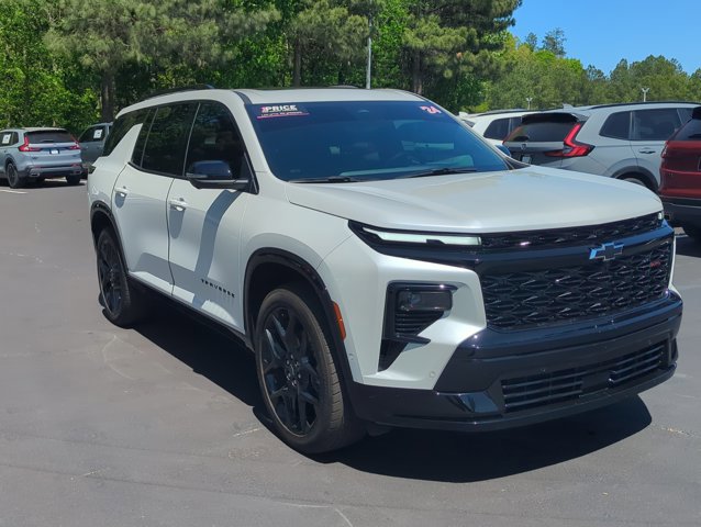 Used 2024 Chevrolet Traverse RS image 3