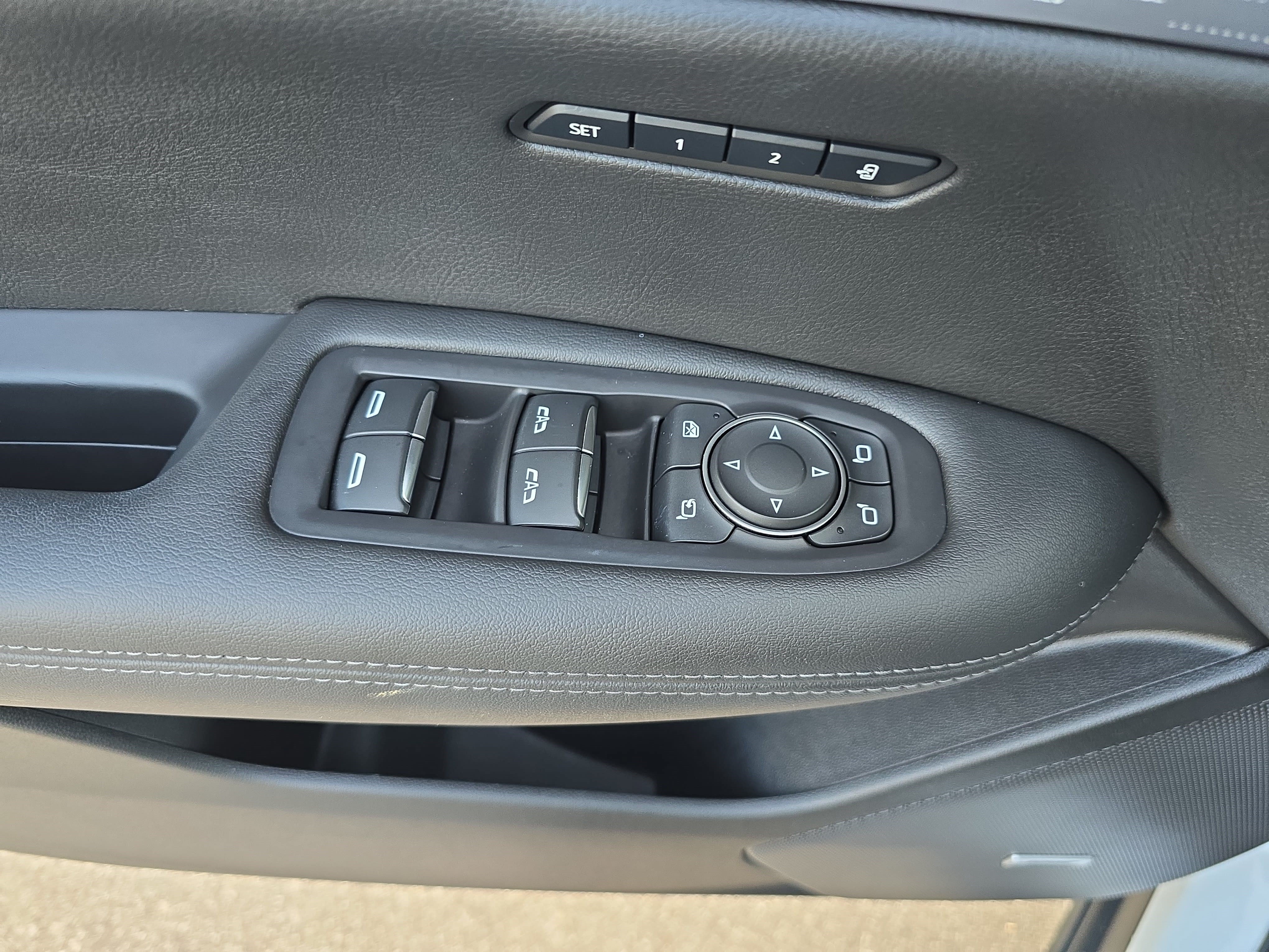 Used 2023 Cadillac XT6 Premium Luxury w/ Technology Package FWD image 28