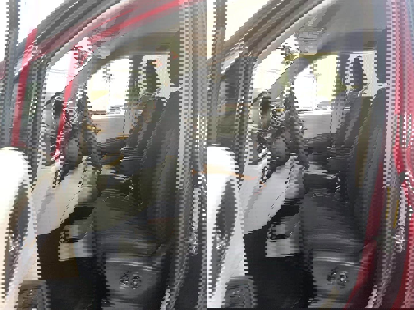 Used 2022 Chrysler Voyager LX image 6