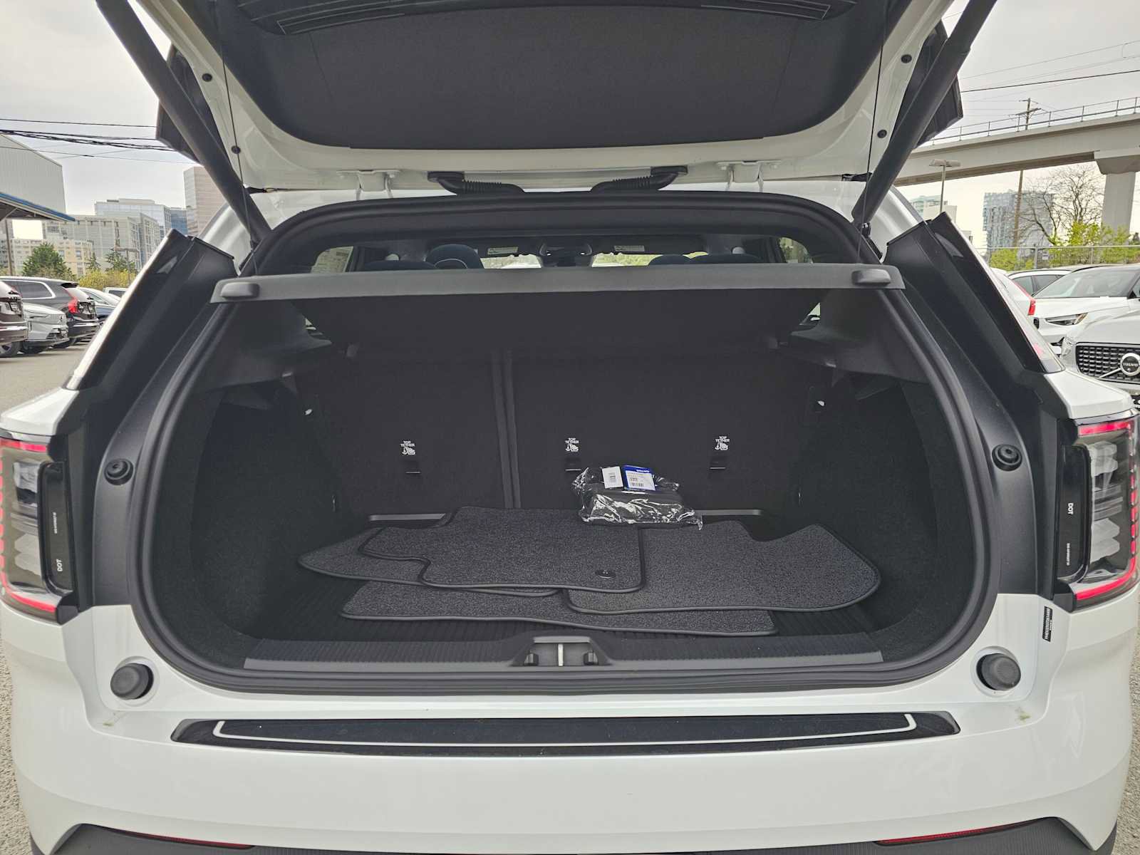 New 2026 Volvo EX30 Plus w/ Protection Package Premier image 14