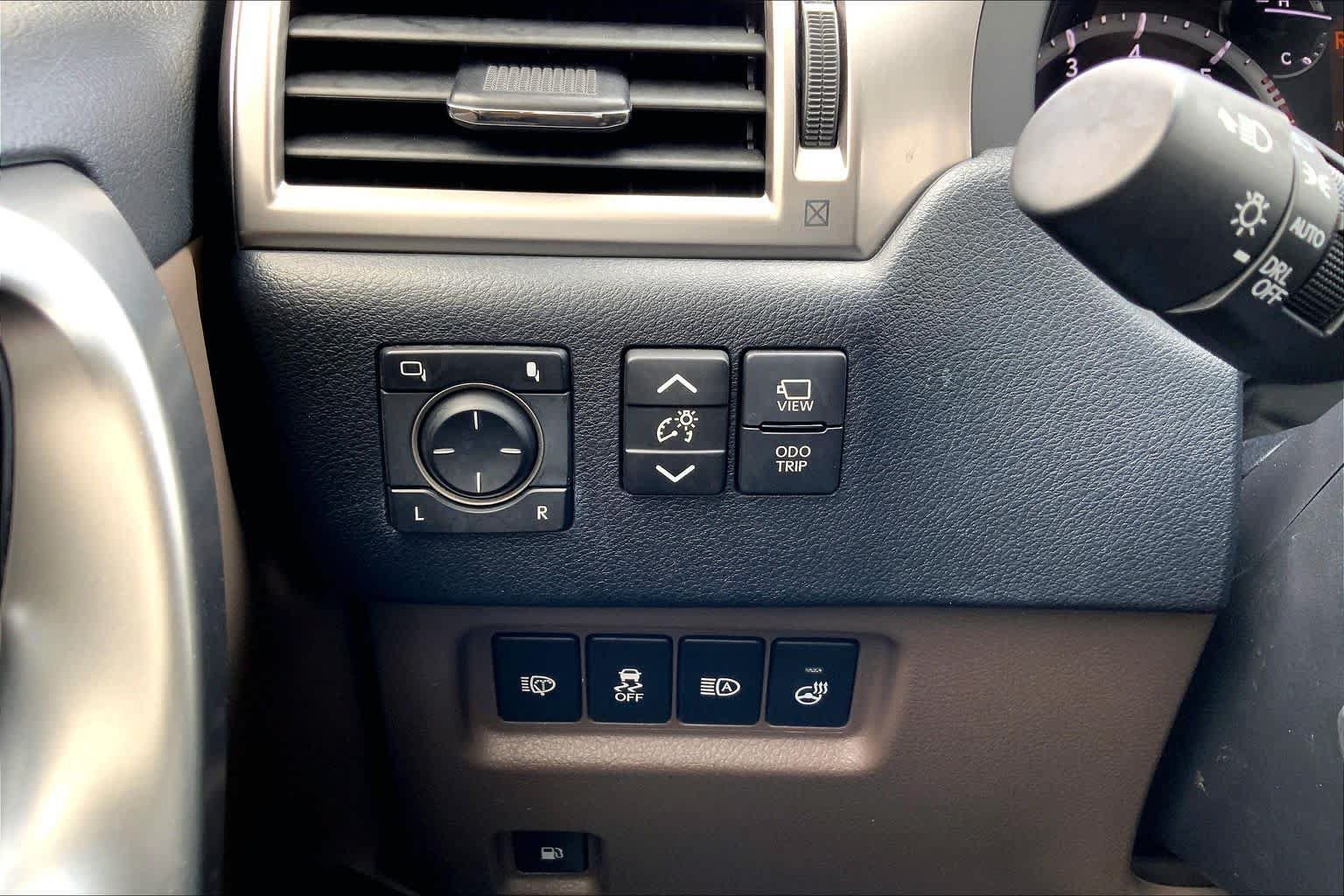 Used 2022 Lexus GX 460 Luxury w/ Sport Design Package AWD/4WD image 34