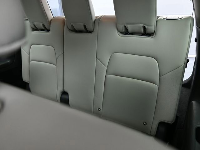 Used 2025 Nissan Pathfinder SL FWD image 19