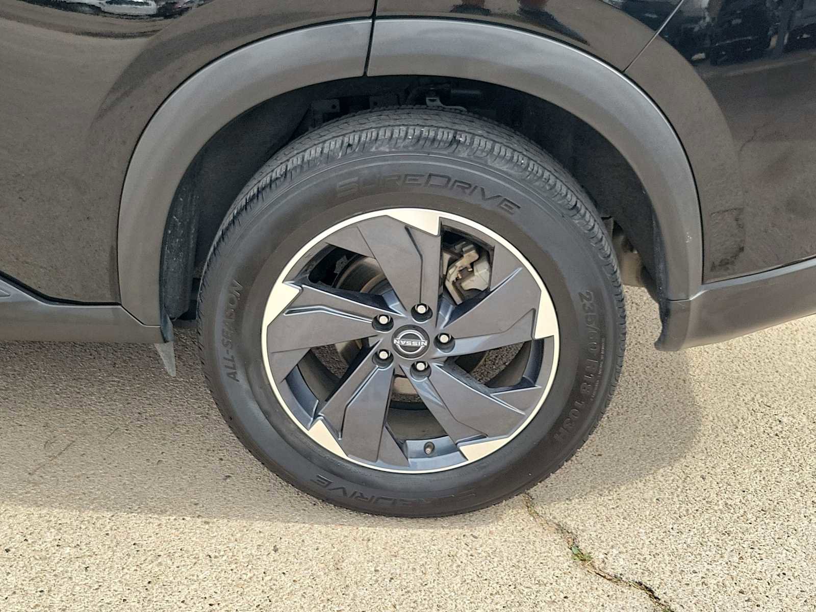 Used 2024 Nissan Rogue SV image 12