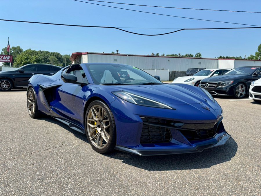 Used 2025 Chevrolet Corvette Z06 RWD image 3