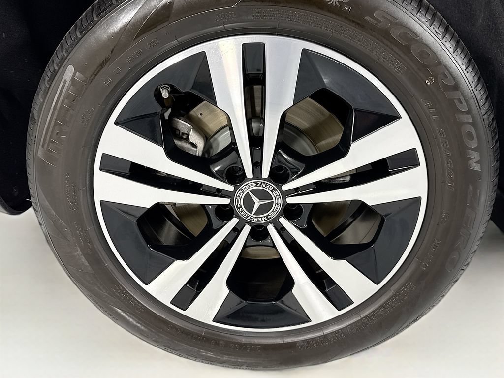 Certified 2025 Mercedes-Benz GLB 250 image 33