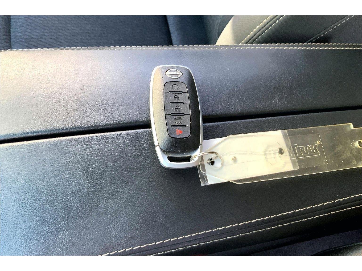 Used 2025 Nissan Rogue SV image 12