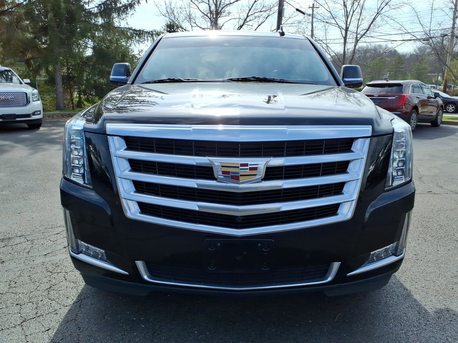 Used 2020 Cadillac Escalade Luxury image 2
