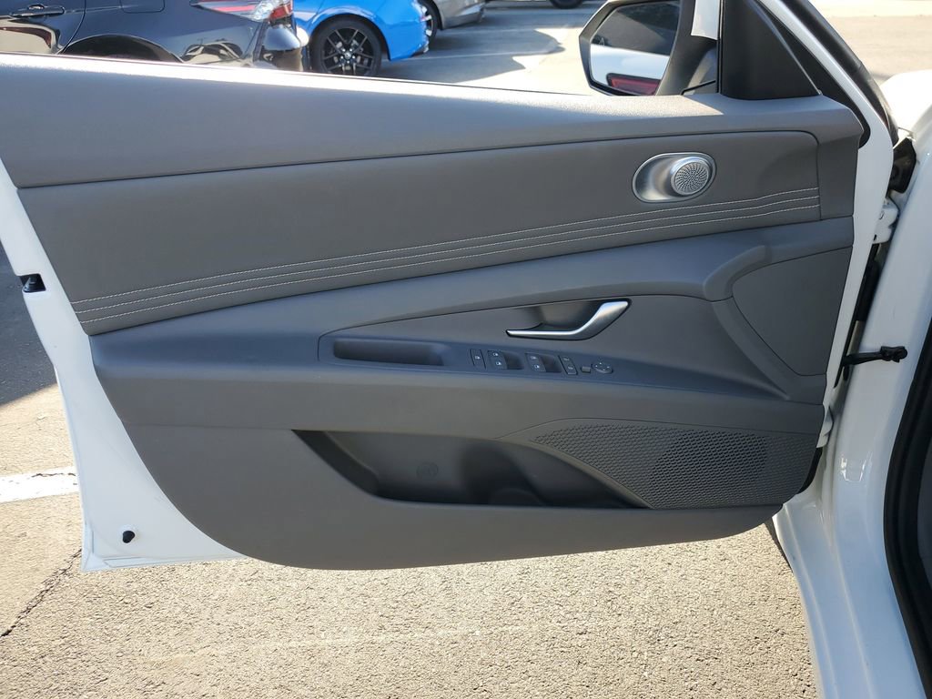 Used 2022 Hyundai Elantra SEL w/ Convenience Package image 15