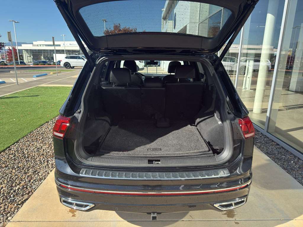 Used 2022 Volkswagen Tiguan SEL R-Line image 16